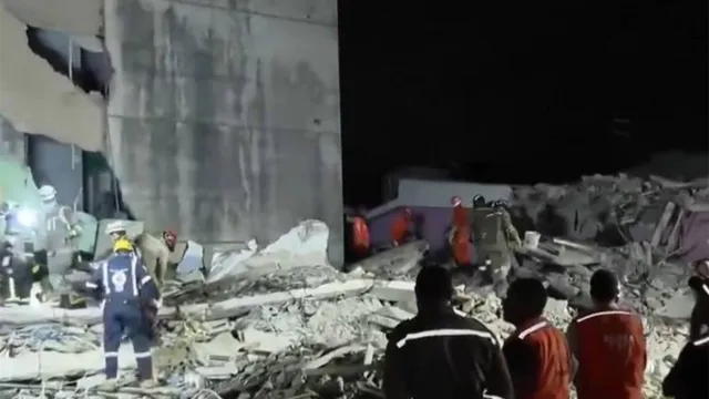 Imagem ilustrativa da notícia Vídeo: prédio desaba e deixa mortos em Olinda 