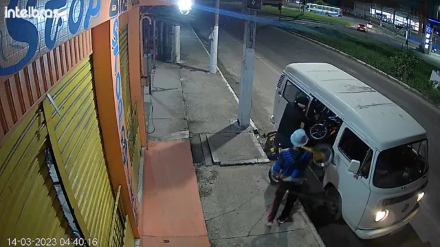 Imagem ilustrativa da notícia Vídeo: roubo de bicicletas causa prejuízo de R$ 80 mil