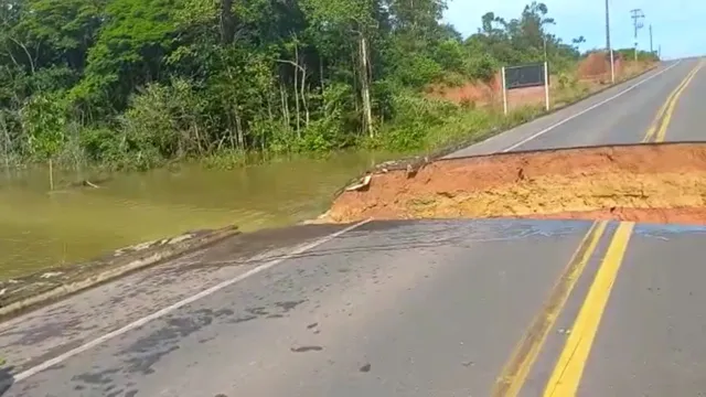Imagem ilustrativa da notícia Rodovia entre Acará e Moju se rompe após fortes chuvas