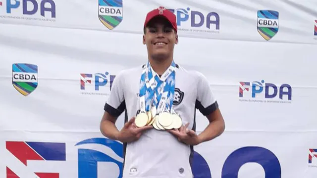 Imagem ilustrativa da notícia Nadador ganha dez medalhas de ouro em torneio estadual