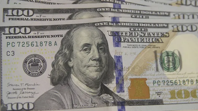 Imagem ilustrativa da notícia Dólar cai para R$ 5,24 após ajuda a bancos estrangeiros