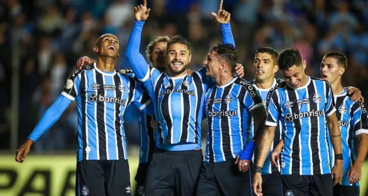 Imagem ilustrativa da notícia Grêmio vence apesar de mais um pênalti perdido por Suarez