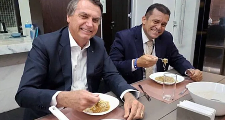 Imagem ilustrativa da notícia Assessor de Bolsonaro admite certificado falso de vacina