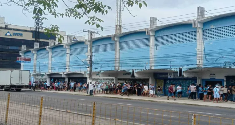 Imagem ilustrativa da notícia É fila! Torcedores correm por ingressos para o Re-Pa