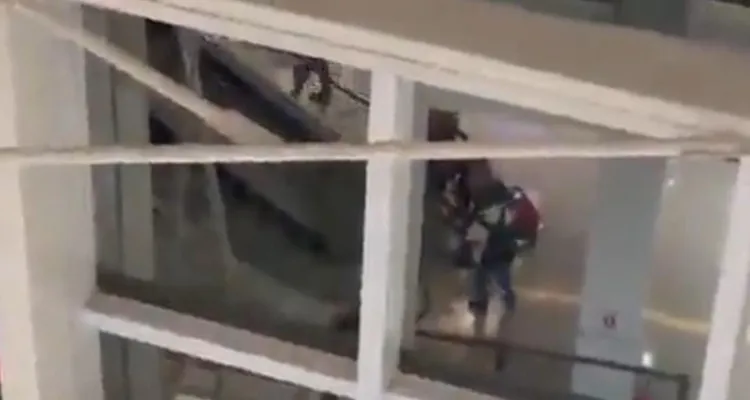 Imagem ilustrativa da notícia Homem é morto a tiros em shopping do Rio de Janeiro