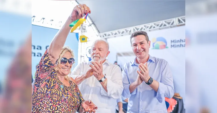 Imagem ilustrativa da notícia Ministro Jader Filho entrega mais de 300 moradias em Recife