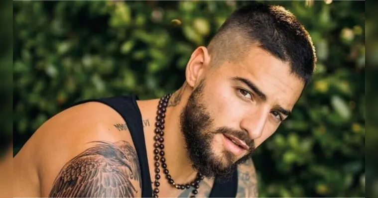 Imagem ilustrativa da notícia Cantor Maluma surge pelado dentro de piscina; confira!