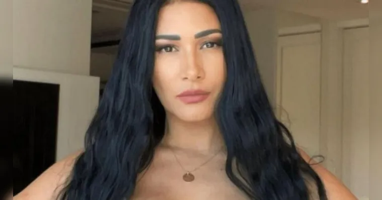 Imagem ilustrativa da notícia Corpão! Simaria sensualiza com abertura ousada de vestido