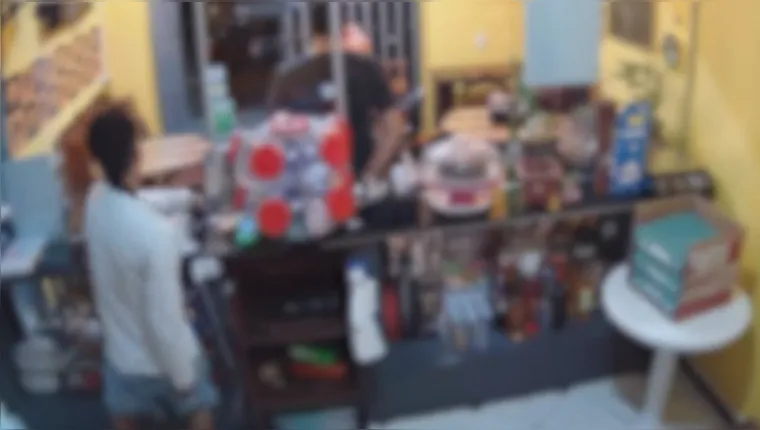 Imagem ilustrativa da notícia Vídeo: Bandidos assaltam bar que transmitia jogo do Paysandu
