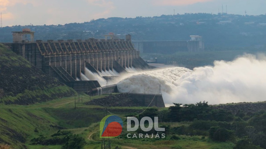 Recadastramento dos moradores da Vila Permanente (imagem ao fundo atrás da hidrelétrica) acontece até este sábado (13)