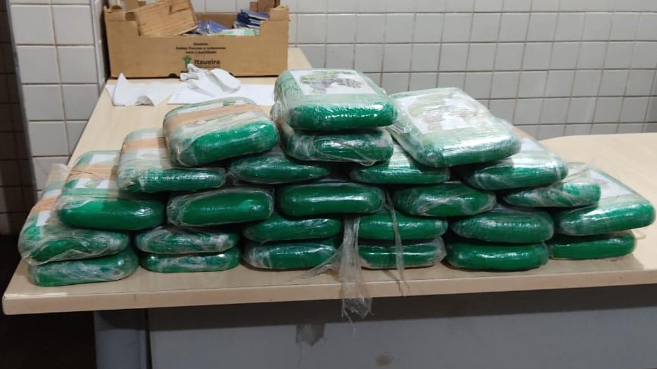 PM prende dois homens com 25 kg de drogas em Santarém