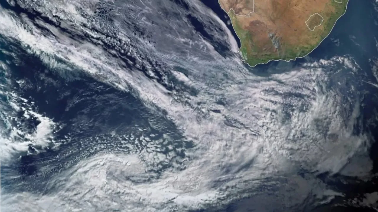 Passagem de ciclone no Brasil trouxe ventos de mais de 150 km/h, chuvas volumosas e granizo