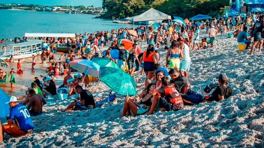 Cerca de 15 mil banhistas compareceram à praia neste final de semana