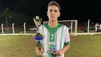 Jogador saiu da festa e foi para a casa da ex