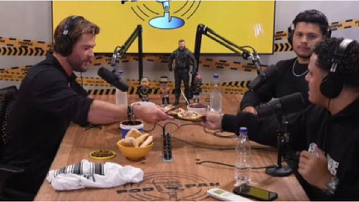 Chris Hemsworth, o Thor, toma açaí em entrevista no PodPah • DOL