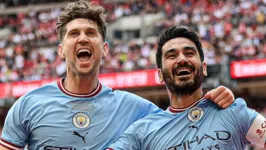 Com show do alemão Gündogan (de barba), que marcou os dois gols da vitória sobre o United, o  Manchester City garantiu o título da FA Cup, neste sábado (3), em Londres.