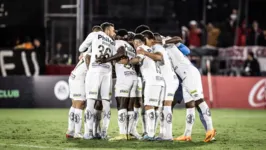 Depois do jogo contra o Newell's, na última terça-feira (6), pela Sul-Americana, apenas dois jogadores do Santos deram satisfações à torcida.