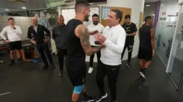 Vanderlei Luxemburgo e Renato Augusto no dia da apresentação do treinador no Corinthians.