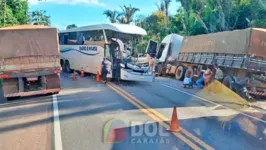 A colisão foi registrada por volta das 16h deste domingo (25), perto do Distrito Caracol, na Vila Planalto