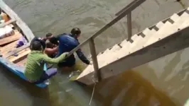 Policiais militares do  15º BPM conseguiram salvar uma mulher que estava se afogando no rio Tapajós