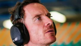 O ator Michael Fassbender, conhecido por interpretar o personagem Magneto jovem na franquia “X-Men”