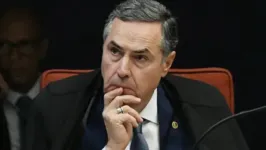 Ministro Luís Roberto Barroso do STF é alvo da oposição após fala em evento da UNE