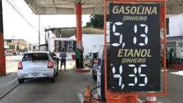 Gasolina já pode ser encontrada mais barata