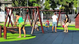 Nas férias, é importante desenvolver passeios e atividades coletivas em casa para criar reforços positivos em família.