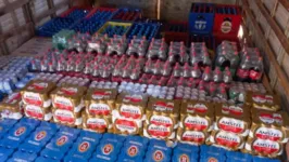 776 pacotes de bebidas variadas, como cervejas, refrigerantes, energéticos e água mineral