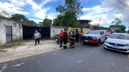 Equipes da Polícia Científica foi acionada e está no local para realizar os primeiros levantamentos e proceder com a remoção do corpo.