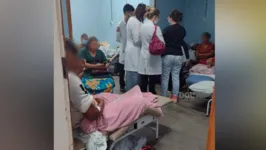 Denúncia afirma que hospital estava superlotado nesta segunda-feira (17)