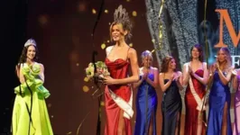 Rikkie Valerie Kollé tornou-se a primeira participante transgênero a ganhar o título de Miss Universo Holanda
