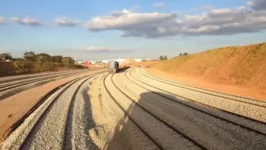 Ferrovia possui aproximadamente 2.200 Km.