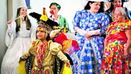 Em forma de teatro popular, os pássaros defendem a natureza.