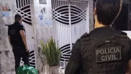 Policiais cumpriram dois mandados de busca e apreensão