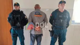 A guarnição estava em patrulhamento quando abordaram um homem que estava em atitude suspeita