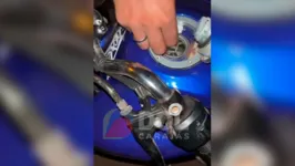 A droga estava escondida no tanque da motocicleta