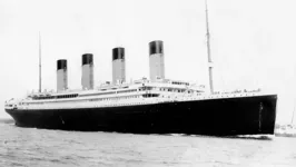 Foto digitalmente restaurada do RMS Titanic zarpando de Southampton em 10 de abril de 1912