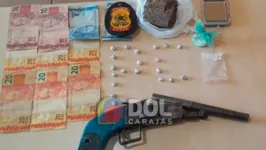 Na revista pessoal feita no suspeito, foi encontrado uma arma de fabricação caseira e a importância de R$ 140 em espécie