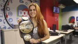 A lutadora Rayane dos Santos brilhou na na 53ª edição do “Invicta FC”.