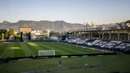 O confronto iniciado dentro das instalações de São Januário se estendeu para fora do estádio e as ruas do entorno.