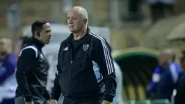 Luiz Felipe Scolari orientou jogadores, fez substituições e deu primeira mostra do trabalho à frente do Galo