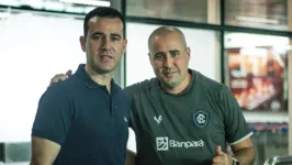 Thiago Gasparino (esquerda) recepcionou Ricardo Catalá (direita), novo técnico do Leão.