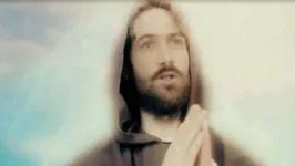 Jesus é retratado com um homem de olhos claros e cabelos longos