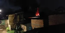 As chamas podiam ser vistas de longe por moradores da área