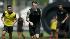 Durante a parada para a Data FIfa, Chrystian Barletta vem treinando fora de sua posição no Corinthians.