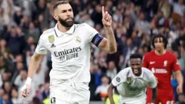 Benzema ainda não definiu qual será seu futuro clube após a saída do Real, mas a mídia europeia tem algumas pistas.