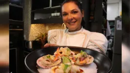 Cássia Faria ensina a fazer um delicioso ceviche de camarão.