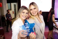 Milena Diniz e Marilu Ribeiro comemoram a conquista do primeiro Estrela Azul