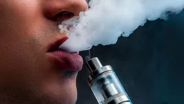 Segundo o Ministério da Saúde, um a cada cinco jovens de 18 a 24 anos usa cigarros eletrônicos no Brasil.